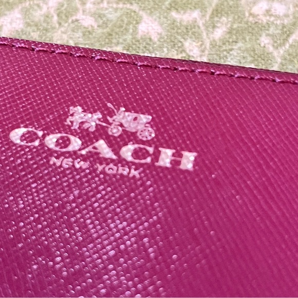 Coach wristlet, excellent condition - Picture 3 of 6